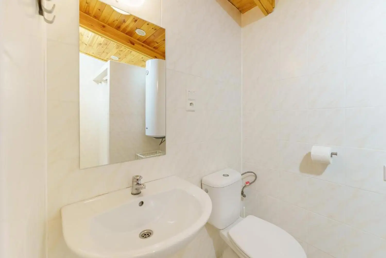 Spacious Family Cottage with Terrace