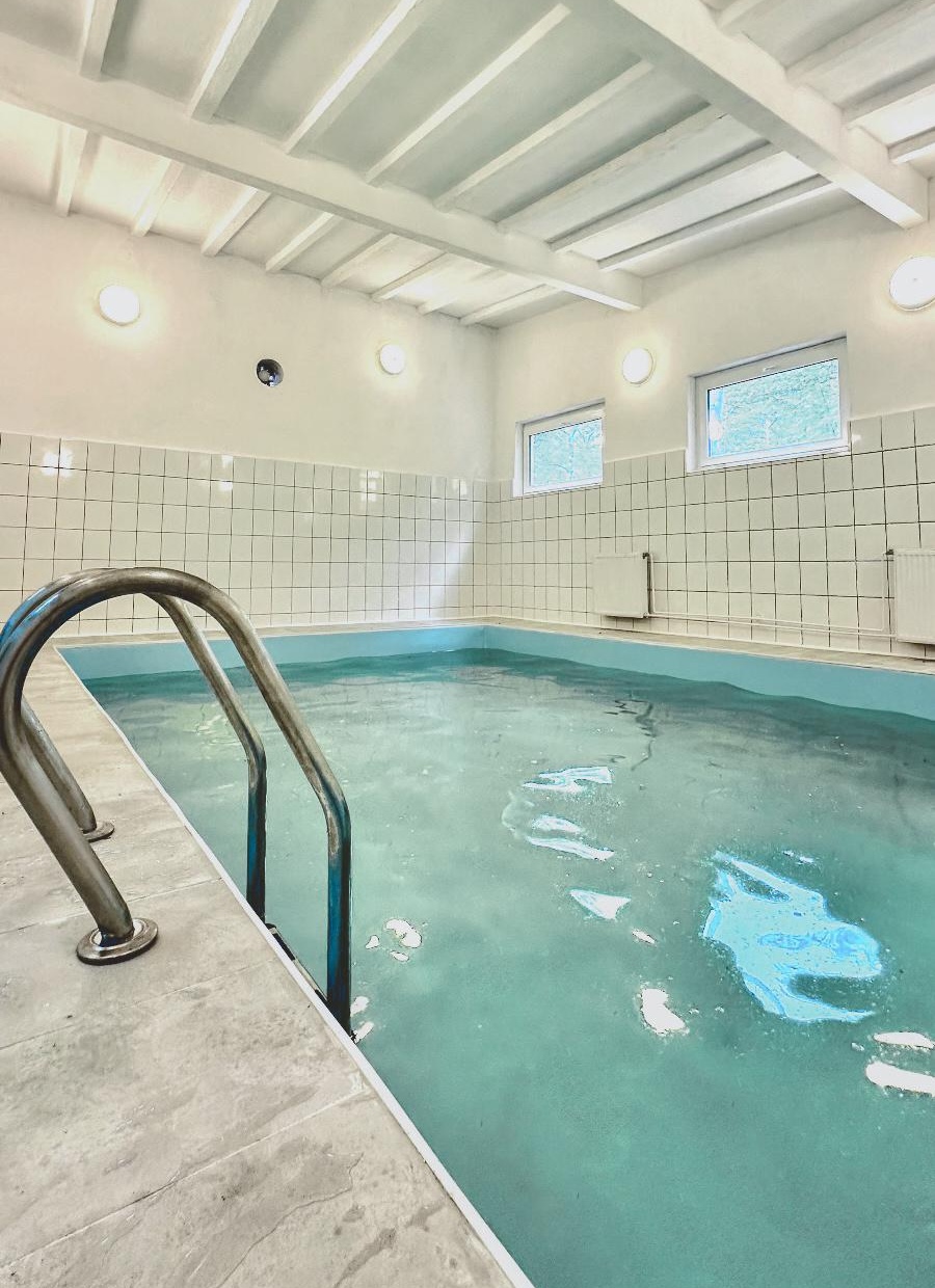 Basen ośrodka - widok ogólny